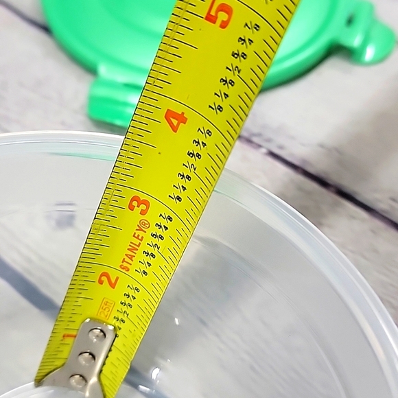 6" 1 Qt Green LocknLock with its own Carrying Case NIB! Set Of Two - Picture 4 of 8